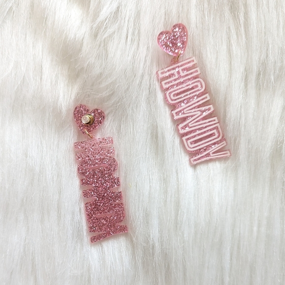 Pink and white western glitter heart howdy charm resin earrings - Picture 3 of 3